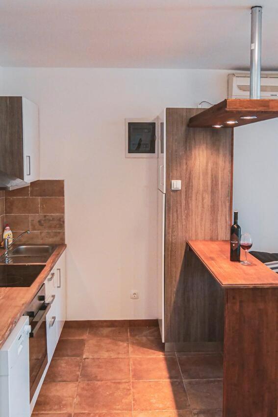סביד Fully Renovated One Bedroom Apartment With A Seaview - A מראה חיצוני תמונה